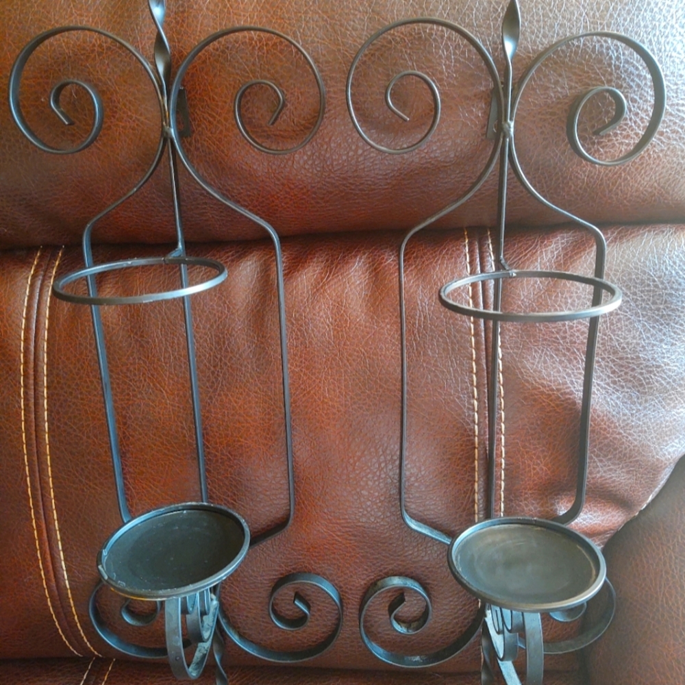 2 wall sconces without glass sconces